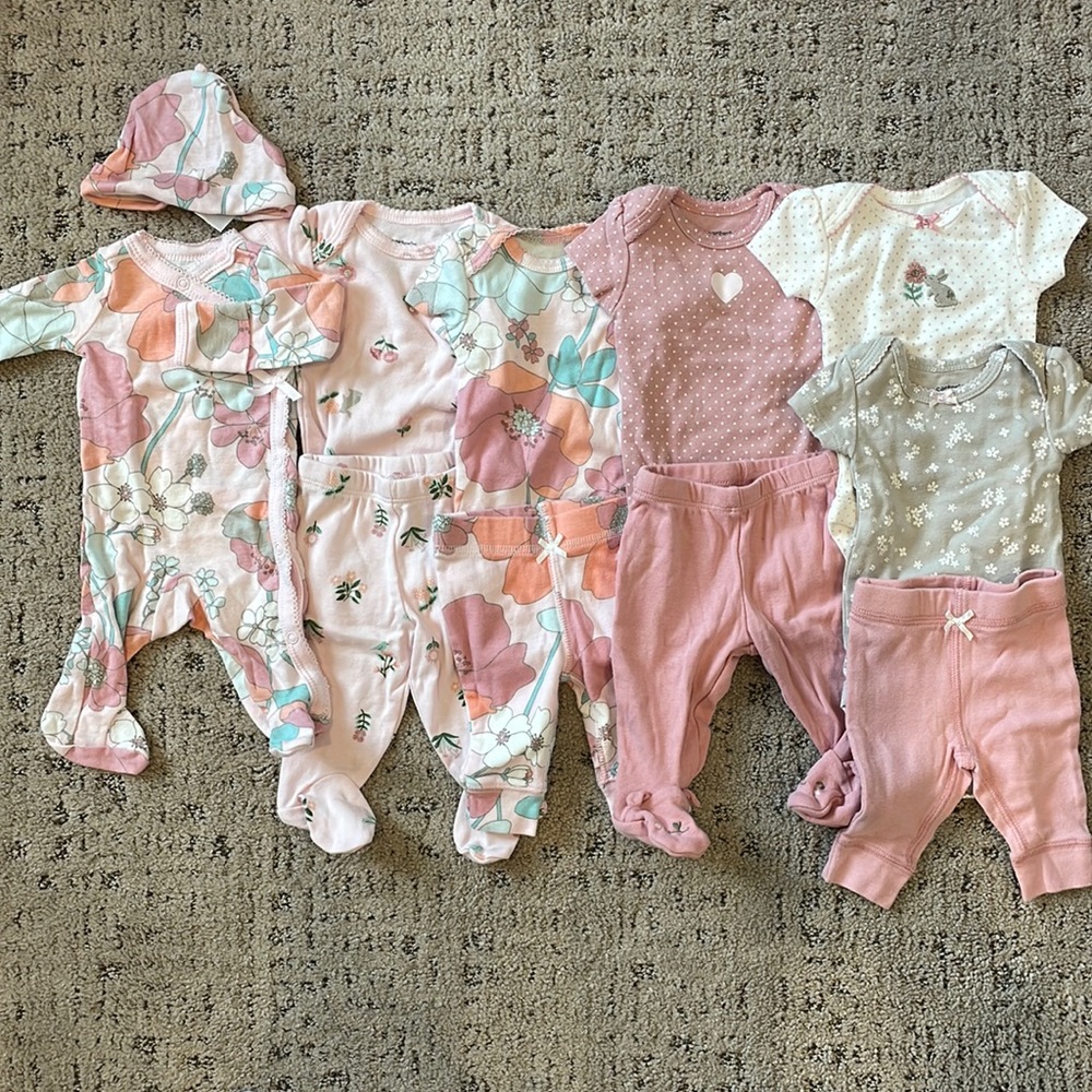 Carter’s Newborn Outfit Bundle, size Newborn